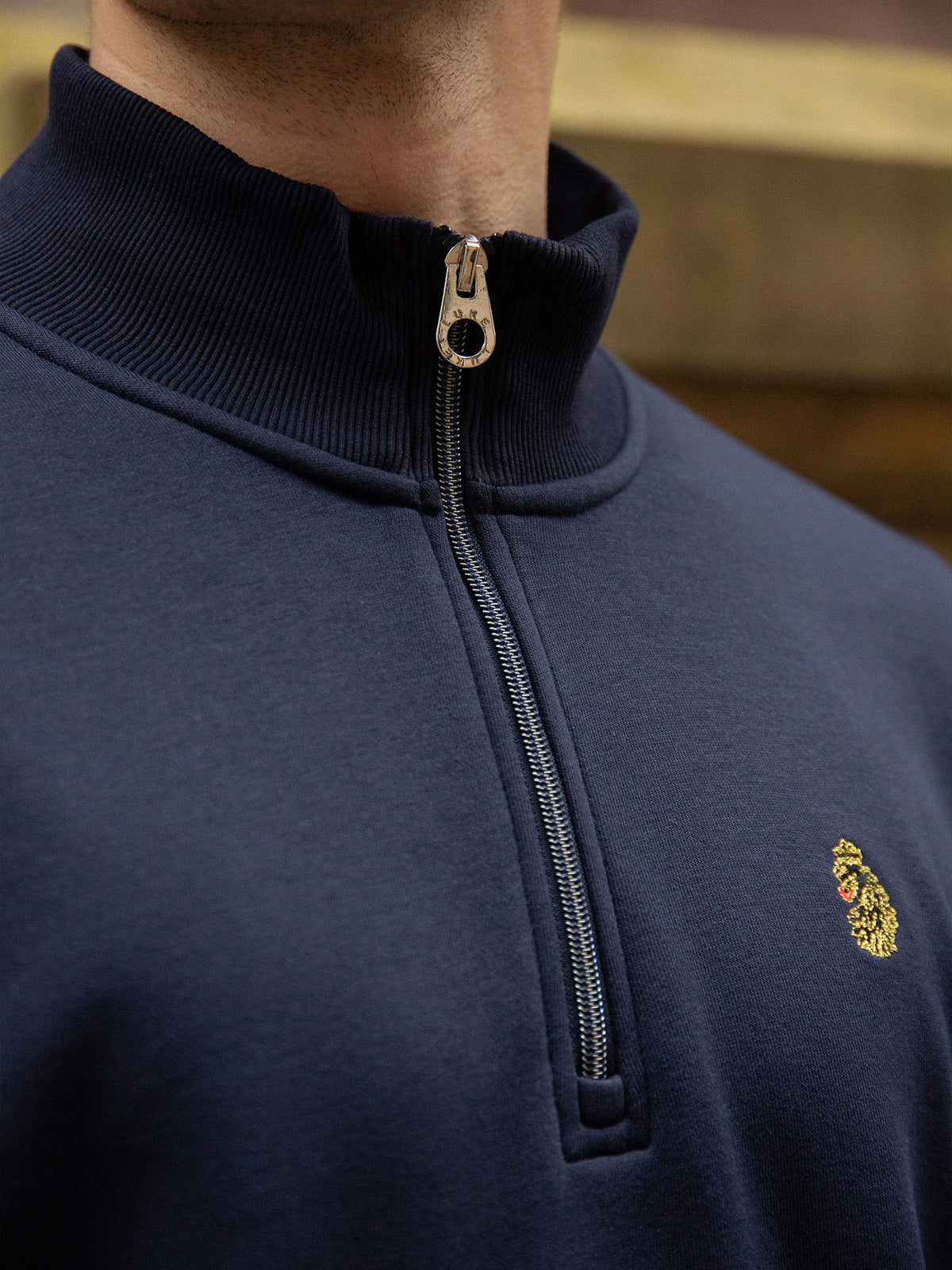 Men's navy sweatshirt.
