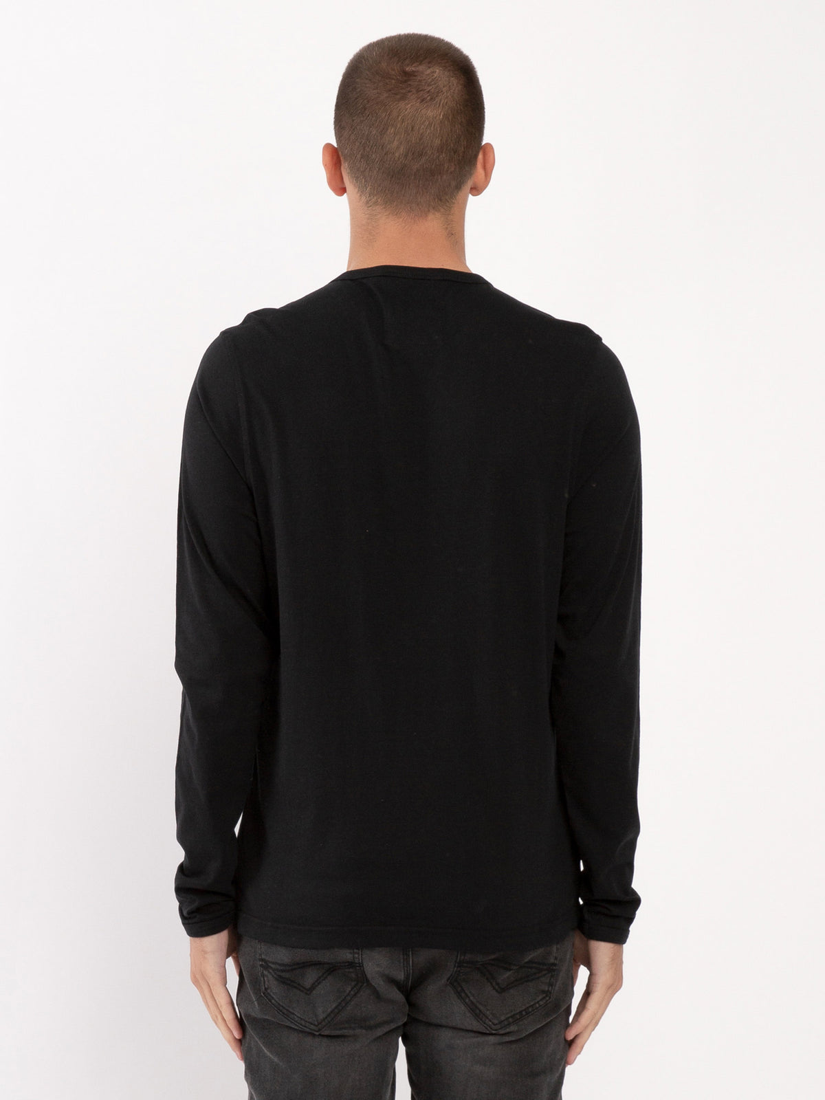 Men's black t-shirt with crew neck and short sleeves.
