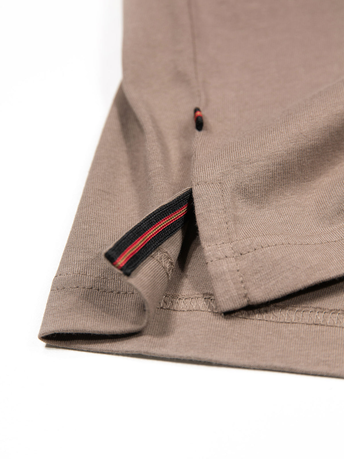 Men's brown t-shirt with crew neck and short sleeves.