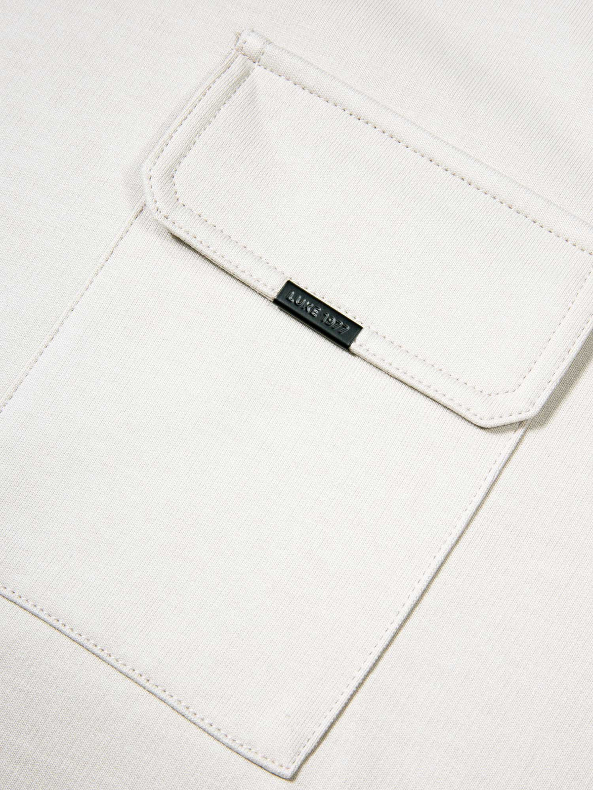 Men's relaxed-fit grey t-shirt with crew neck and short sleeves, detail view 1