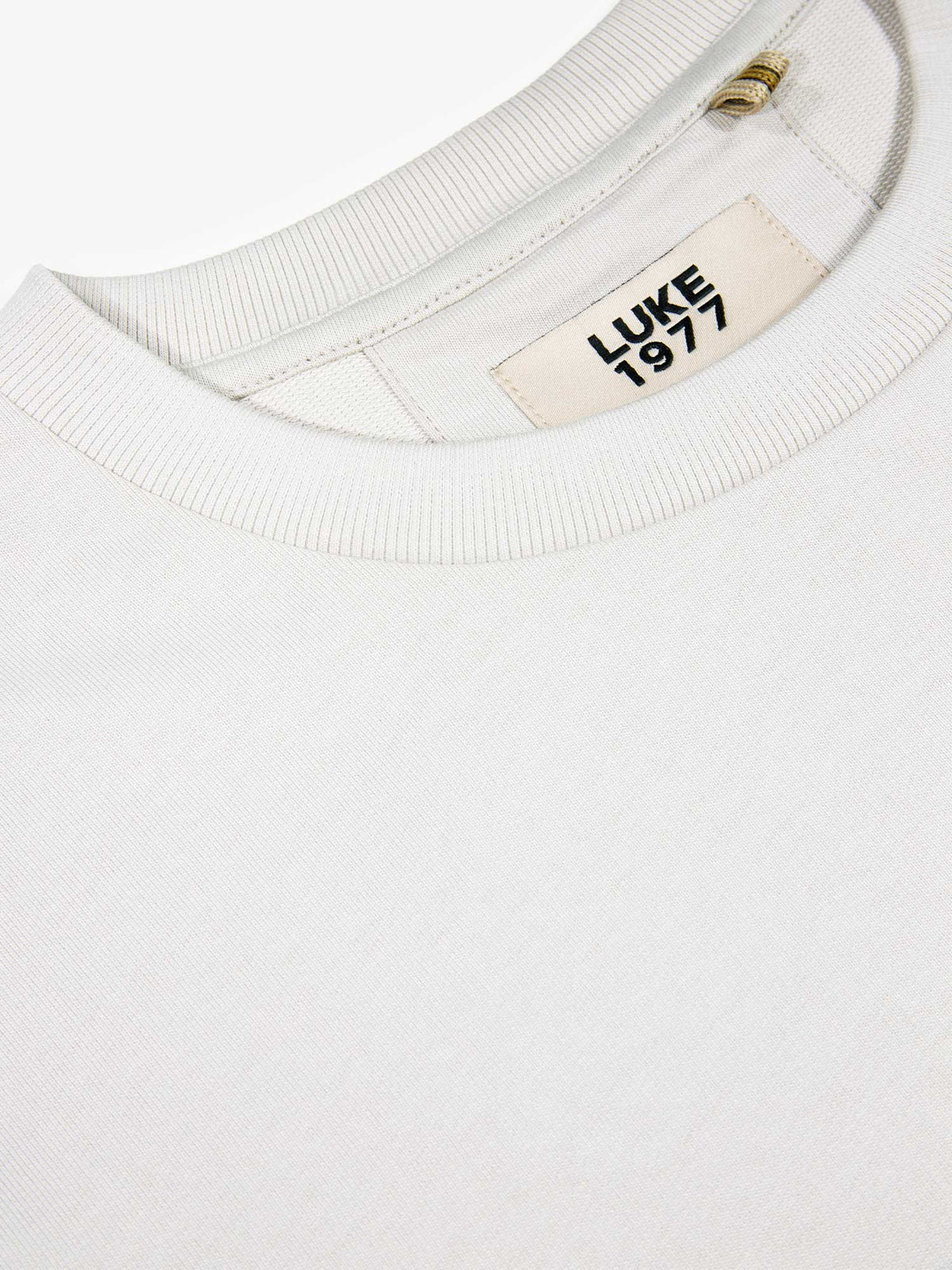 Men's relaxed-fit grey t-shirt with crew neck and short sleeves, detail view 2