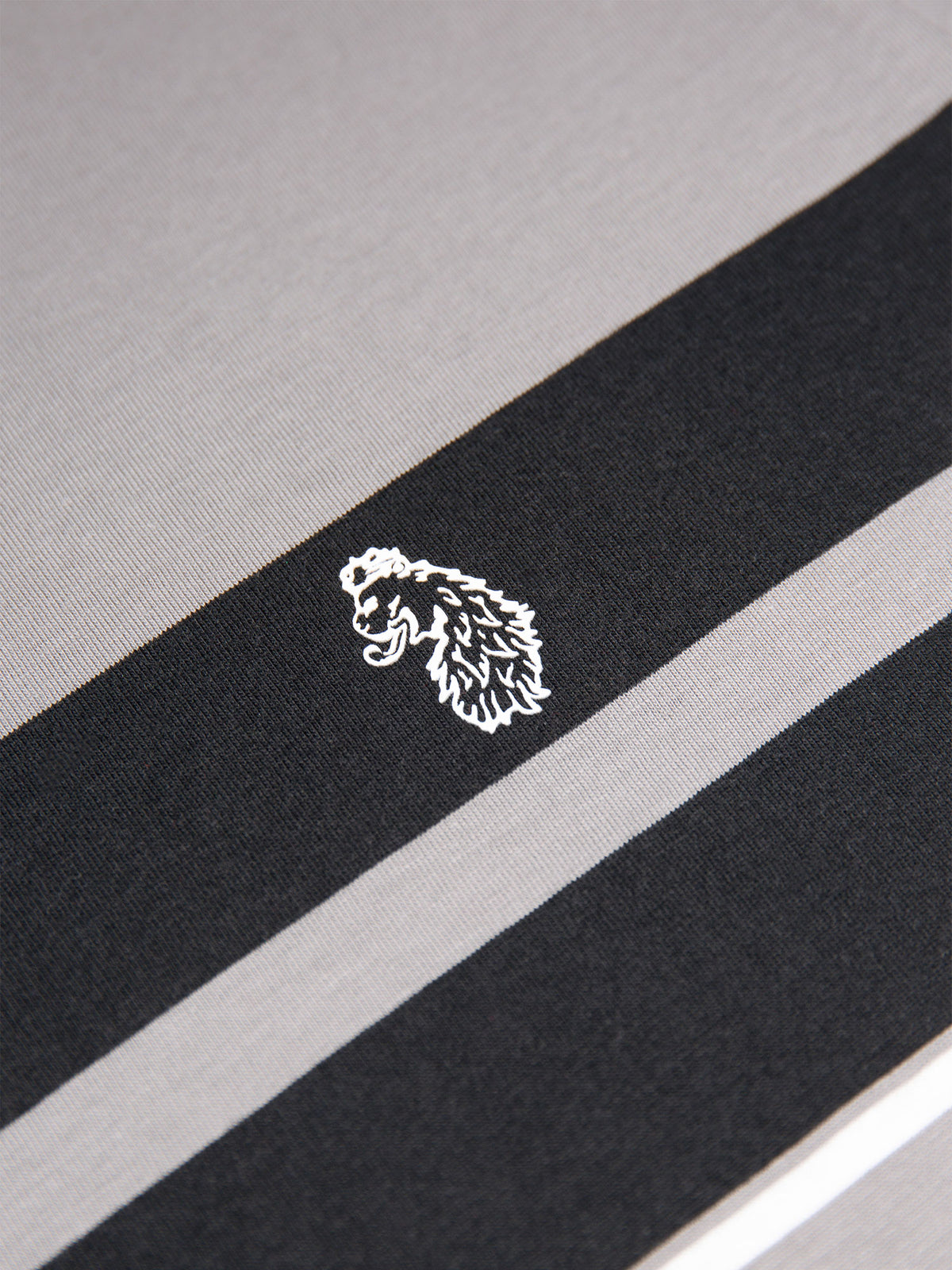 Men's grey t-shirt with crew neck and short sleeves.