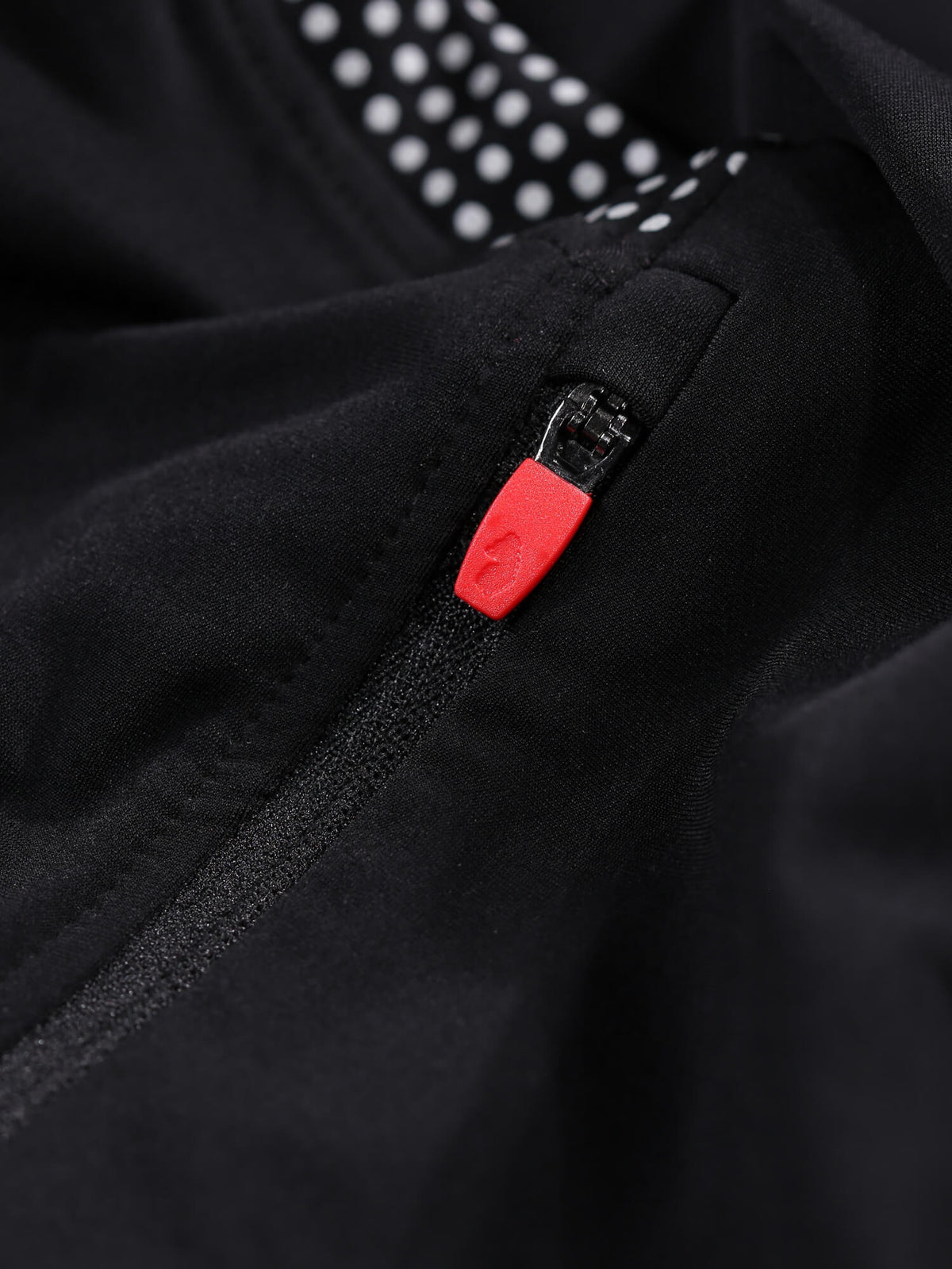 LOCK OUT QUARTER-ZIP PERFORMANCE SWEAT