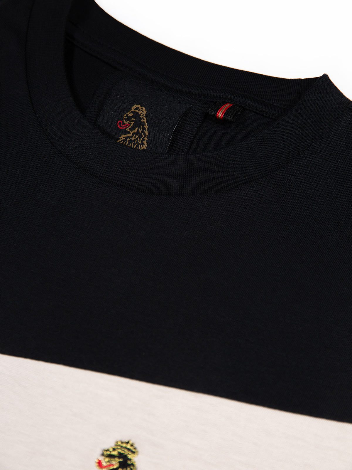 Boy's black t-shirt with crew neck and cotton, crew neck detail view