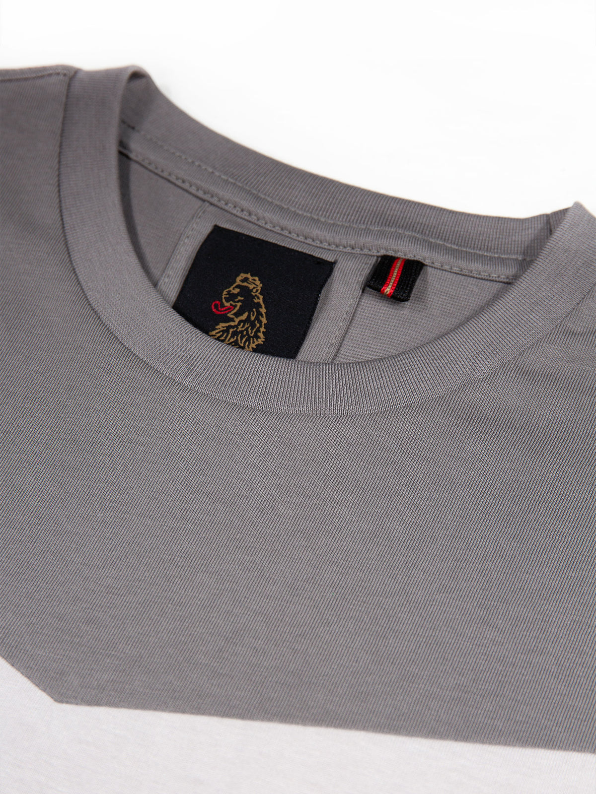 Boy's grey t-shirt with crew neck and cotton, crew neck detail view