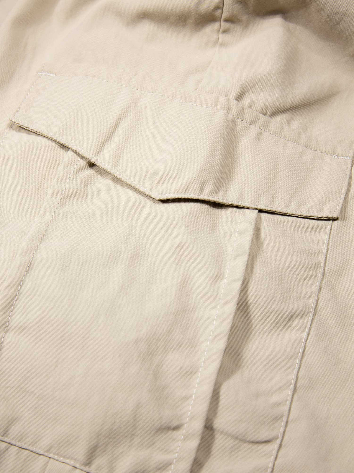 Men's beige shorts with elasticated waistband, detail view 2