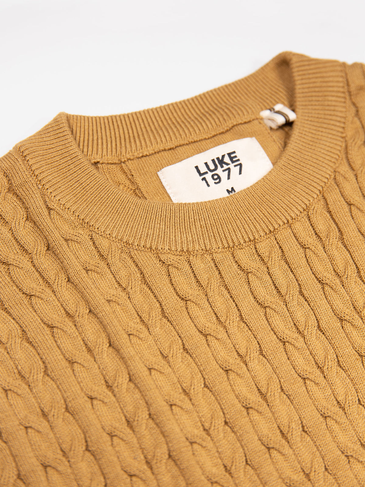 THE HAMPTONS TEXTURED KNITTED JUMPER