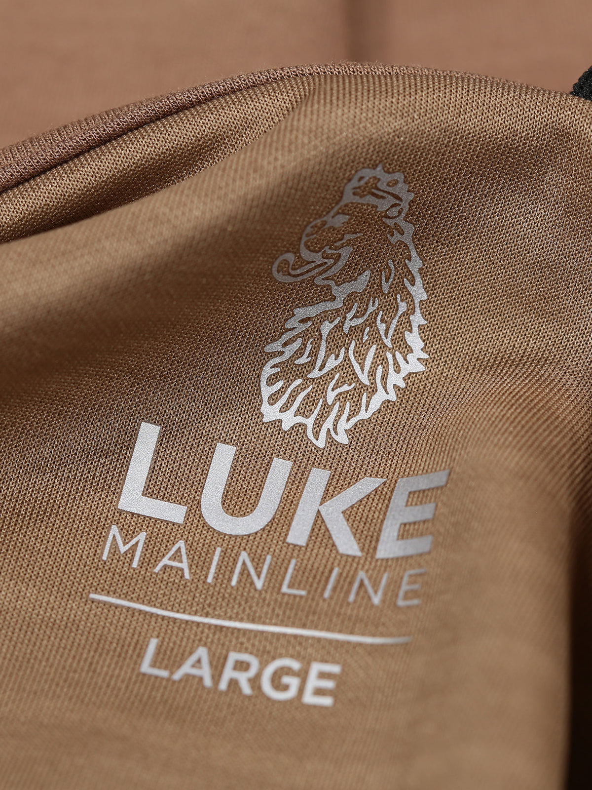 Men's brown t-shirt with crew neck and short sleeves.