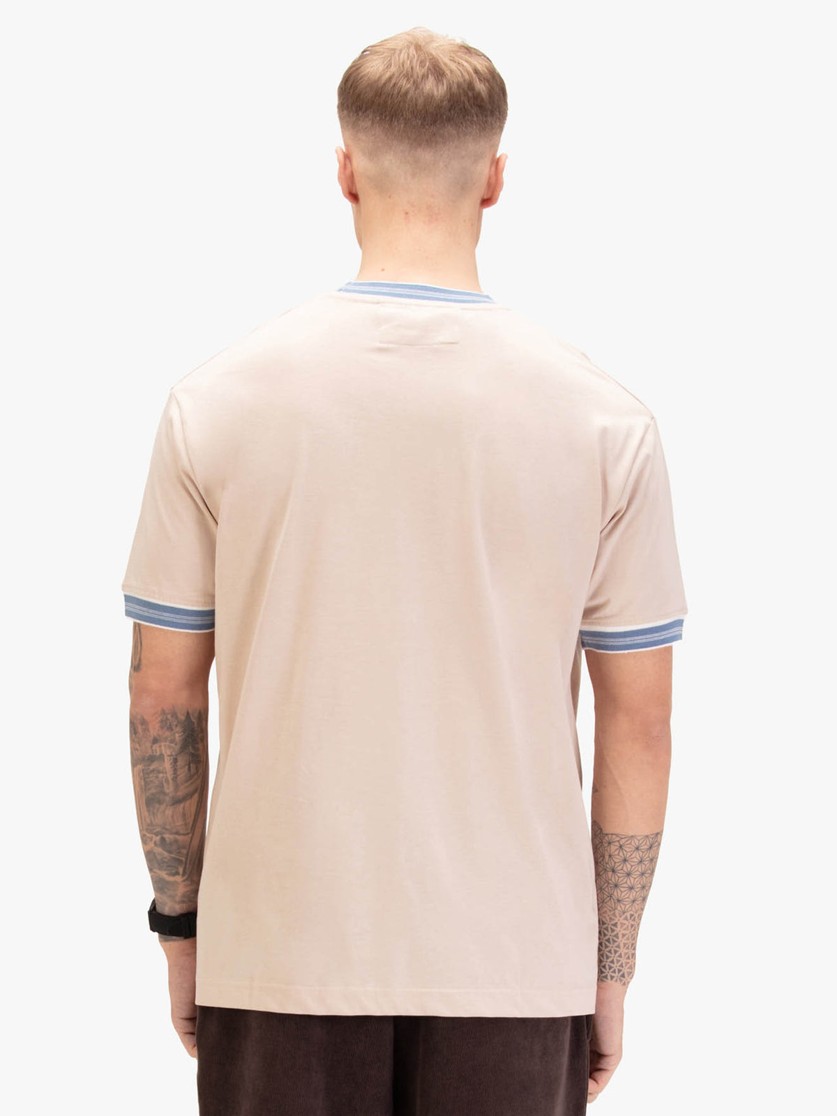 Men's beige t-shirt with crew neck and short sleeves.