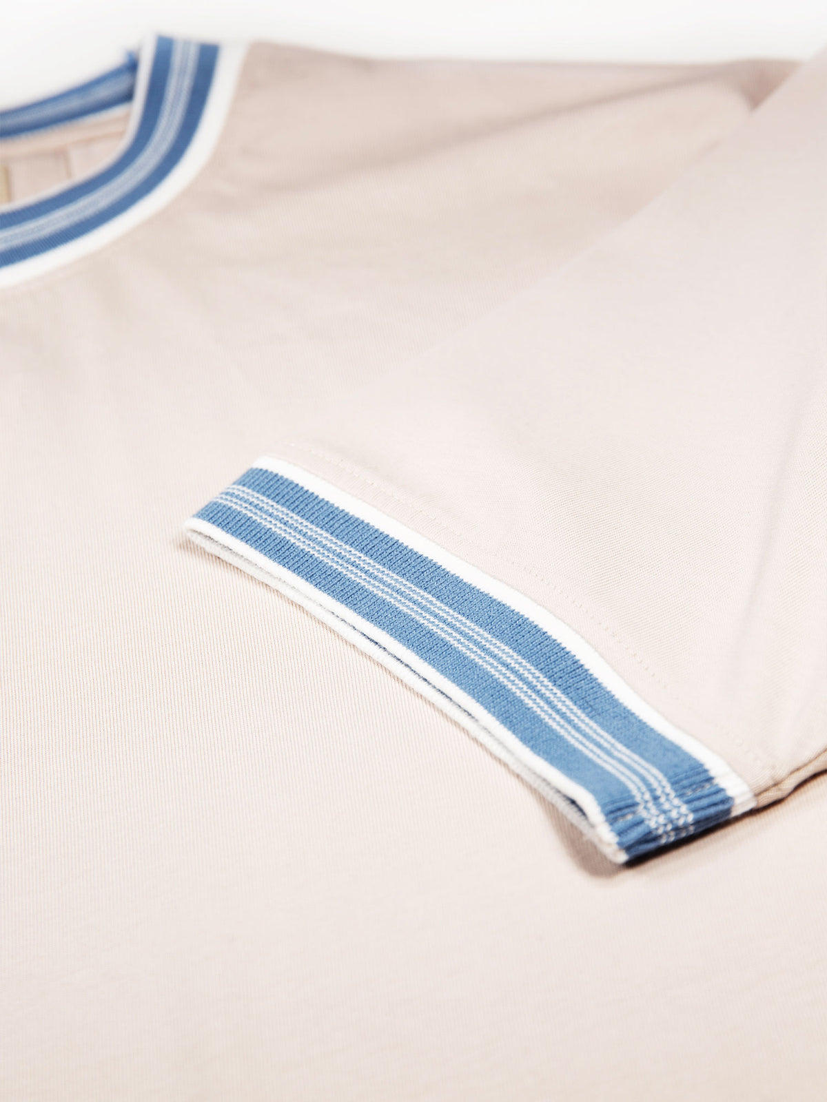 Men's beige t-shirt with crew neck and short sleeves.