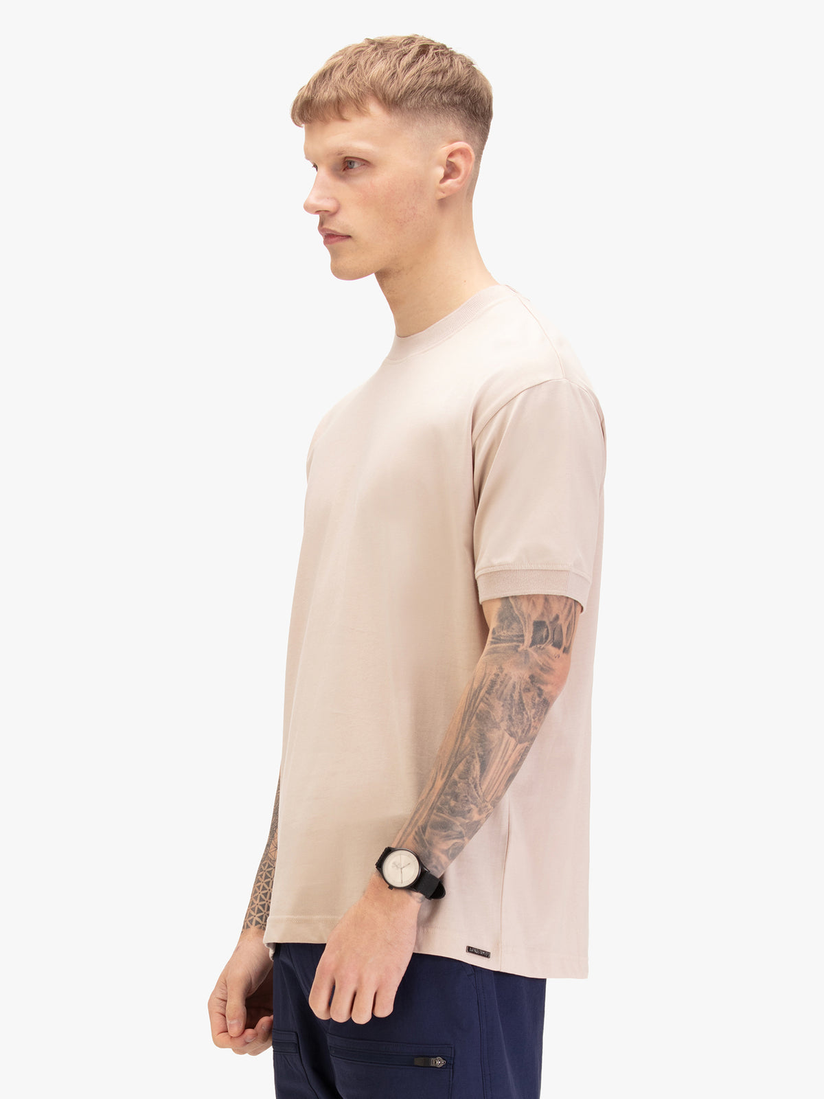 Men's beige t-shirt with crew neck and short sleeves.