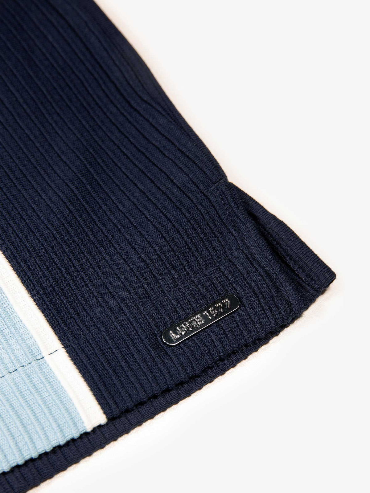 Men's relaxed-fit navy shirt with Cuban collar and button-up front, detail view 4