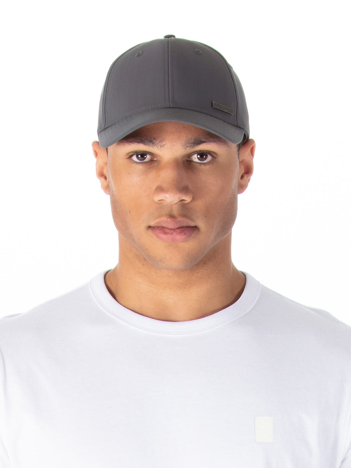 Men's grey hat.