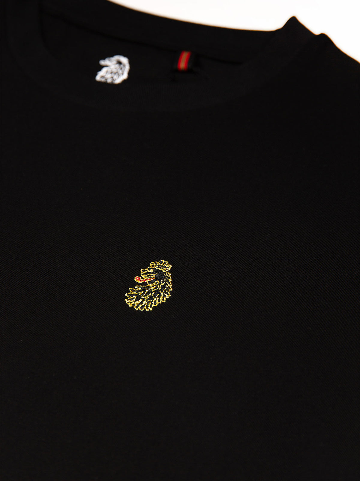 Men's black t-shirt with crew neck and short sleeves, detail view