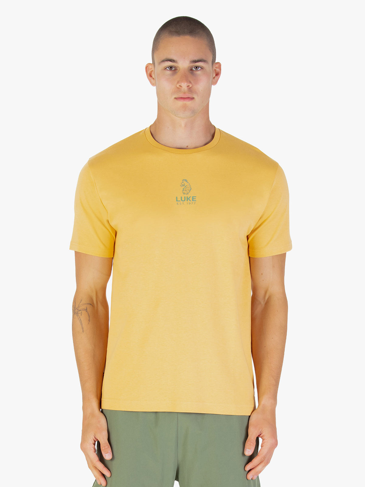 Men's yellow t-shirt with crew neck and short sleeves.