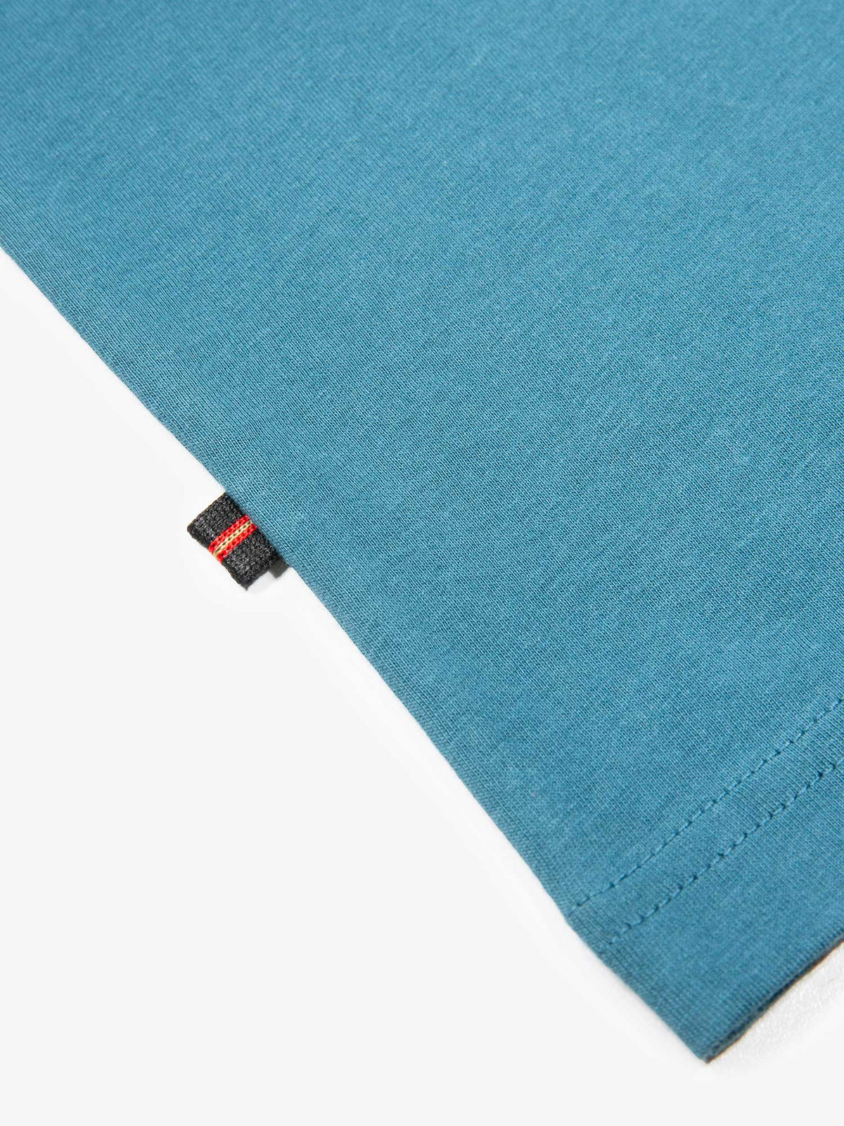 Men's blue t-shirt with crew neck and short sleeves, detail view 3