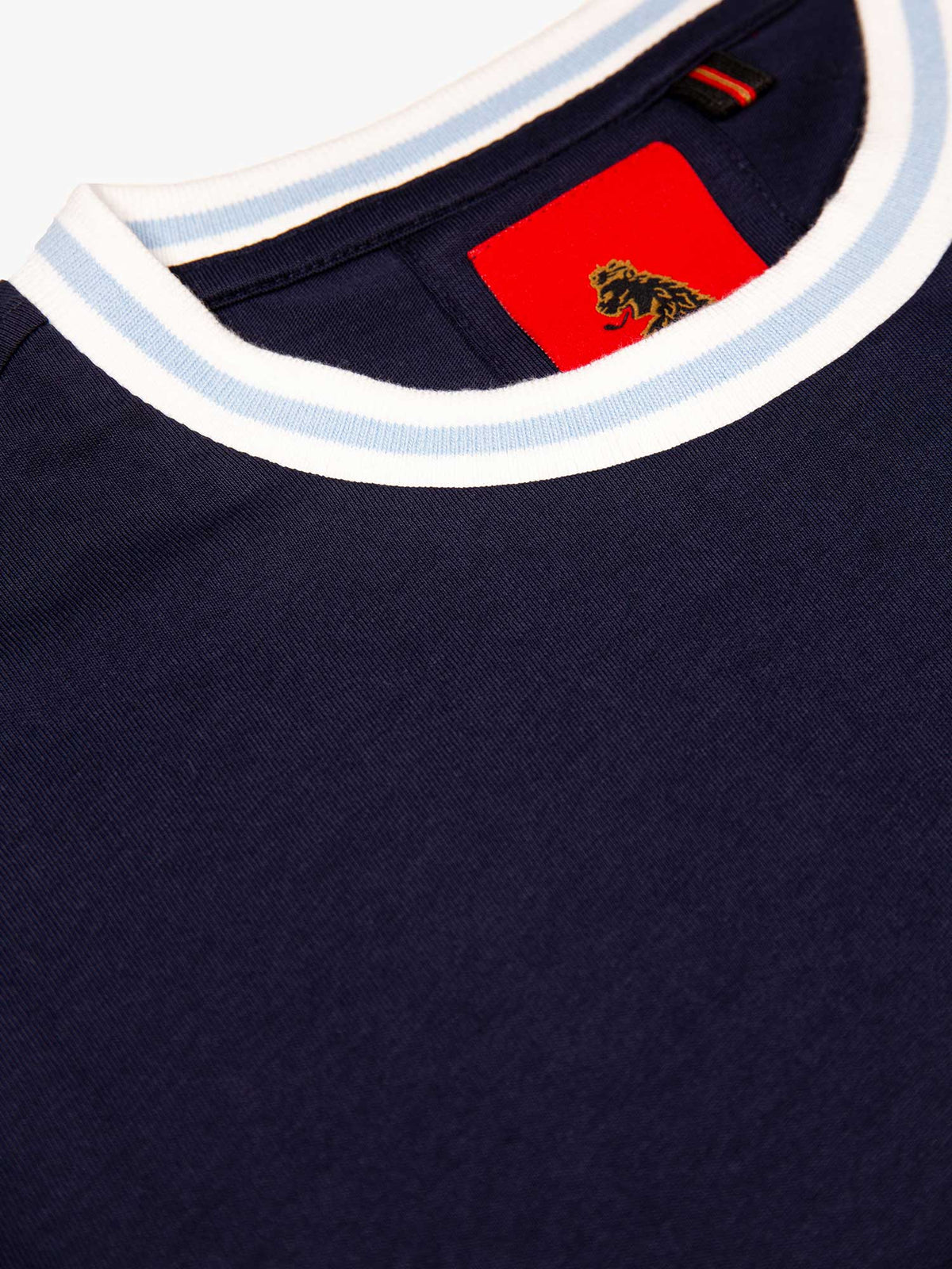 Men's navy t-shirt with crew neck and short sleeves, detail view 1