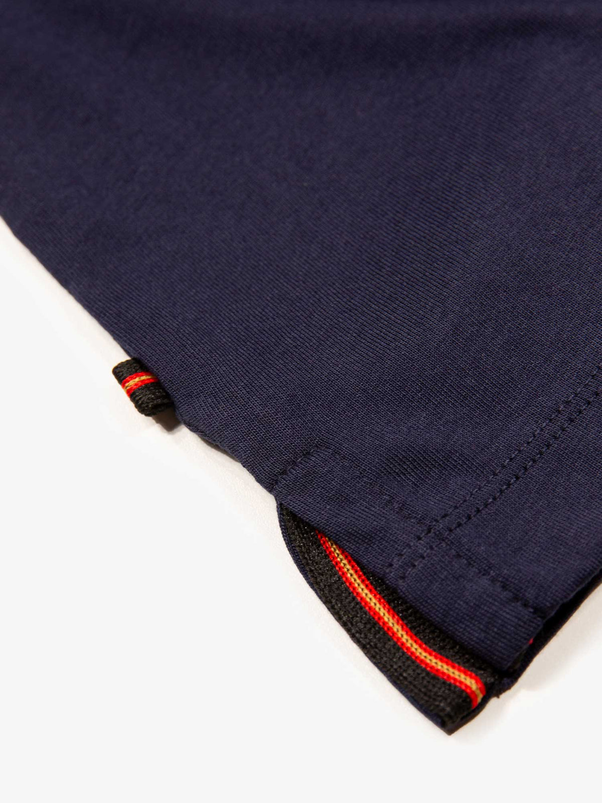 Men's navy t-shirt with crew neck and short sleeves, detail view 4