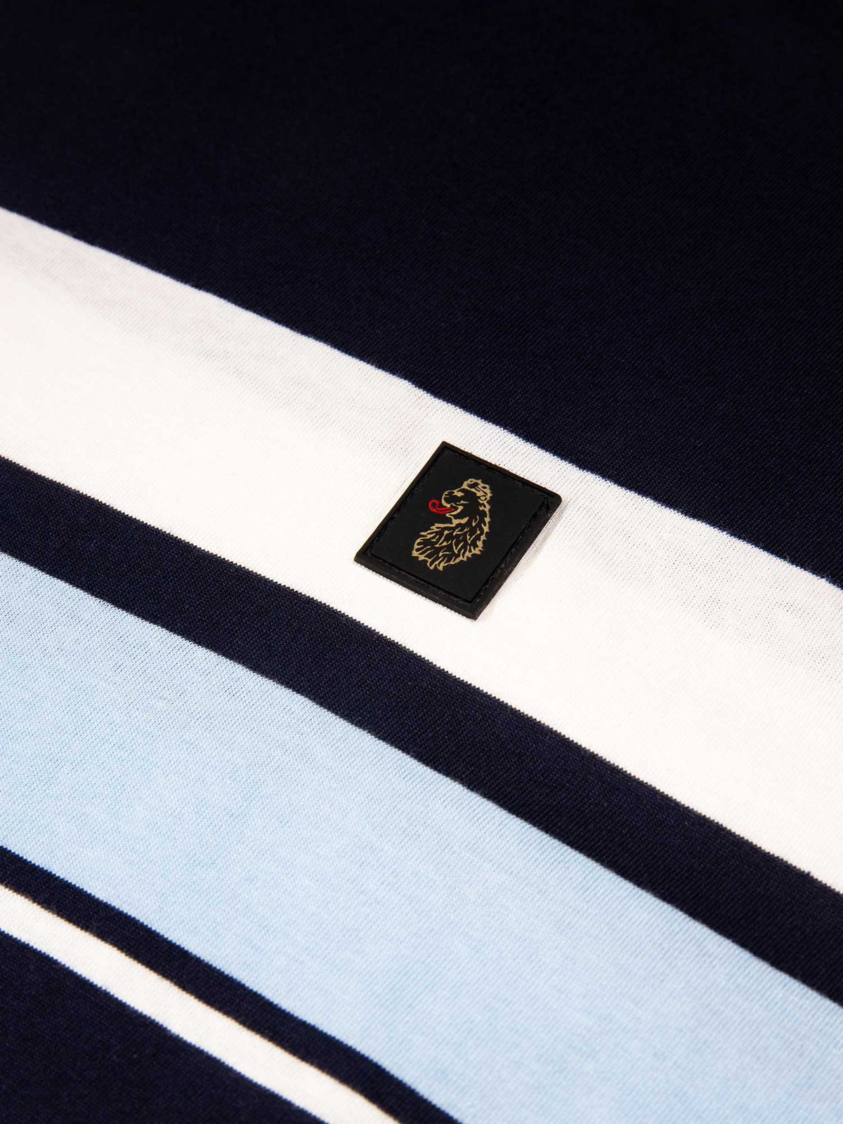 Men's navy t-shirt with crew neck and short sleeves, detail view 1