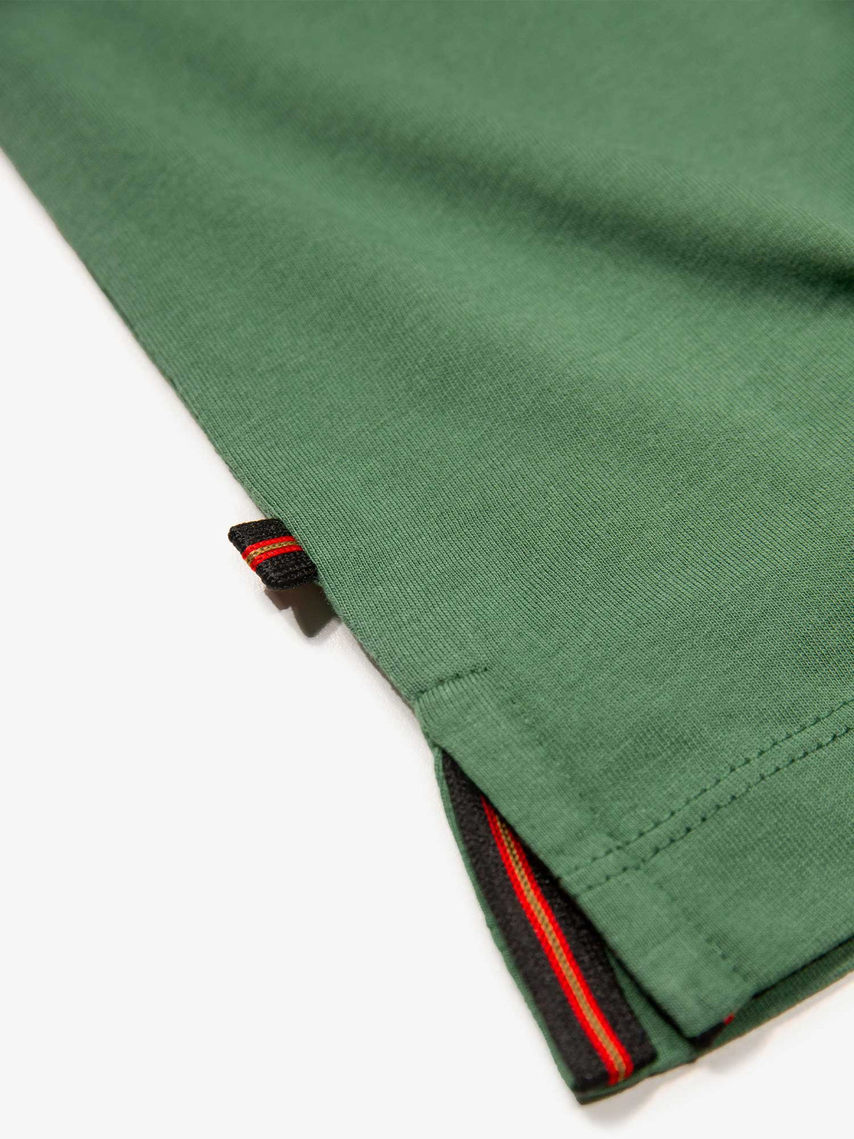 Men's green t-shirt with crew neck and short sleeves.