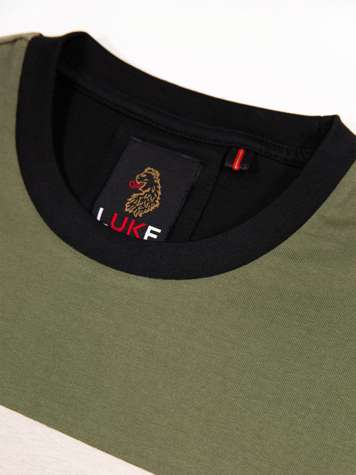 Men's black t-shirt with crew neck and short sleeves, detail view 1