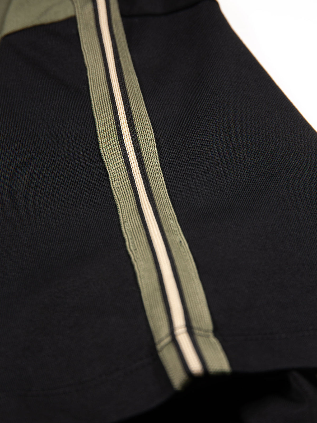 Men's black t-shirt with crew neck and short sleeves, detail view 2