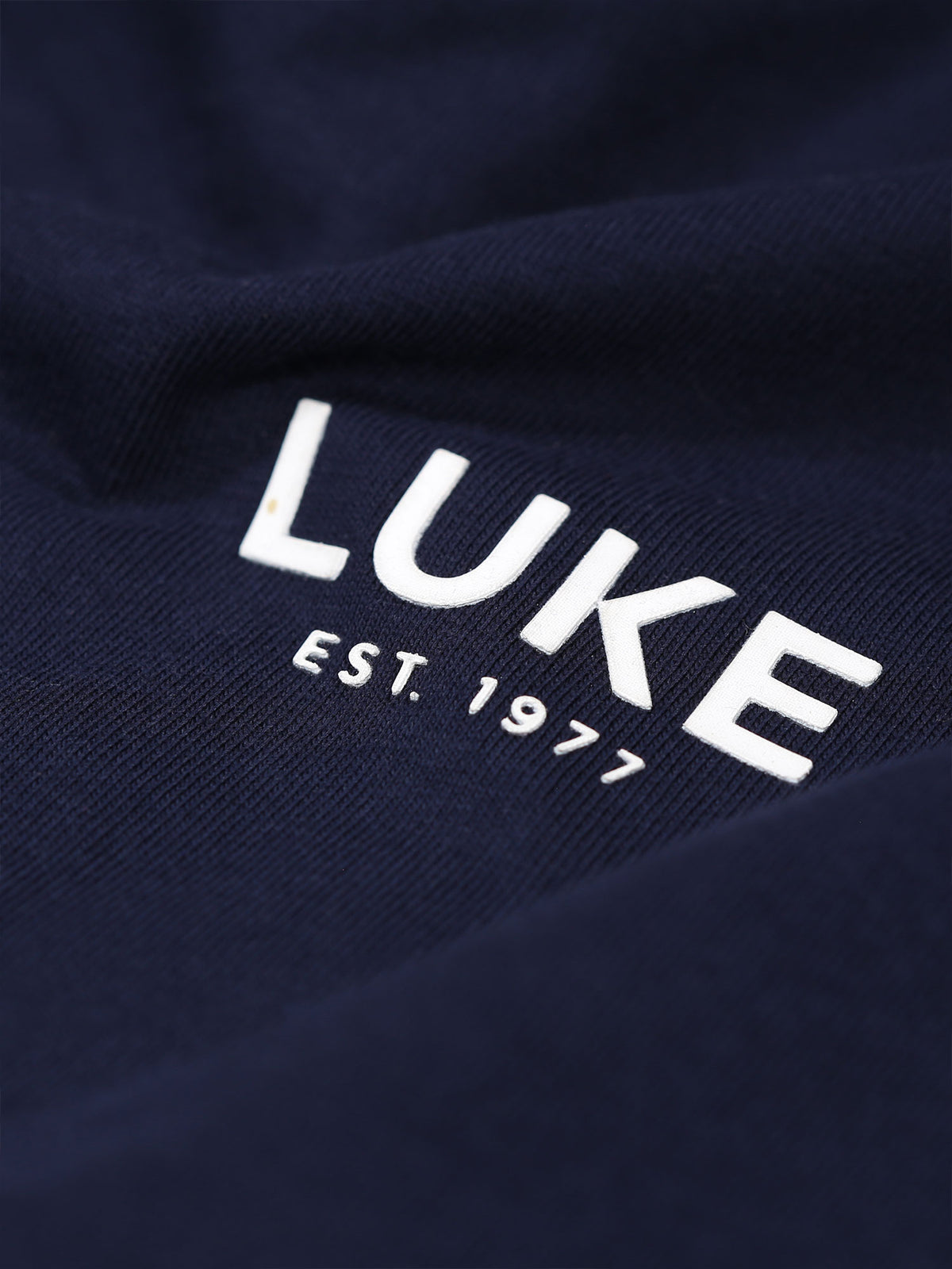 Men's relaxed-fit navy t-shirt with crew neck and short sleeves, detail view 2