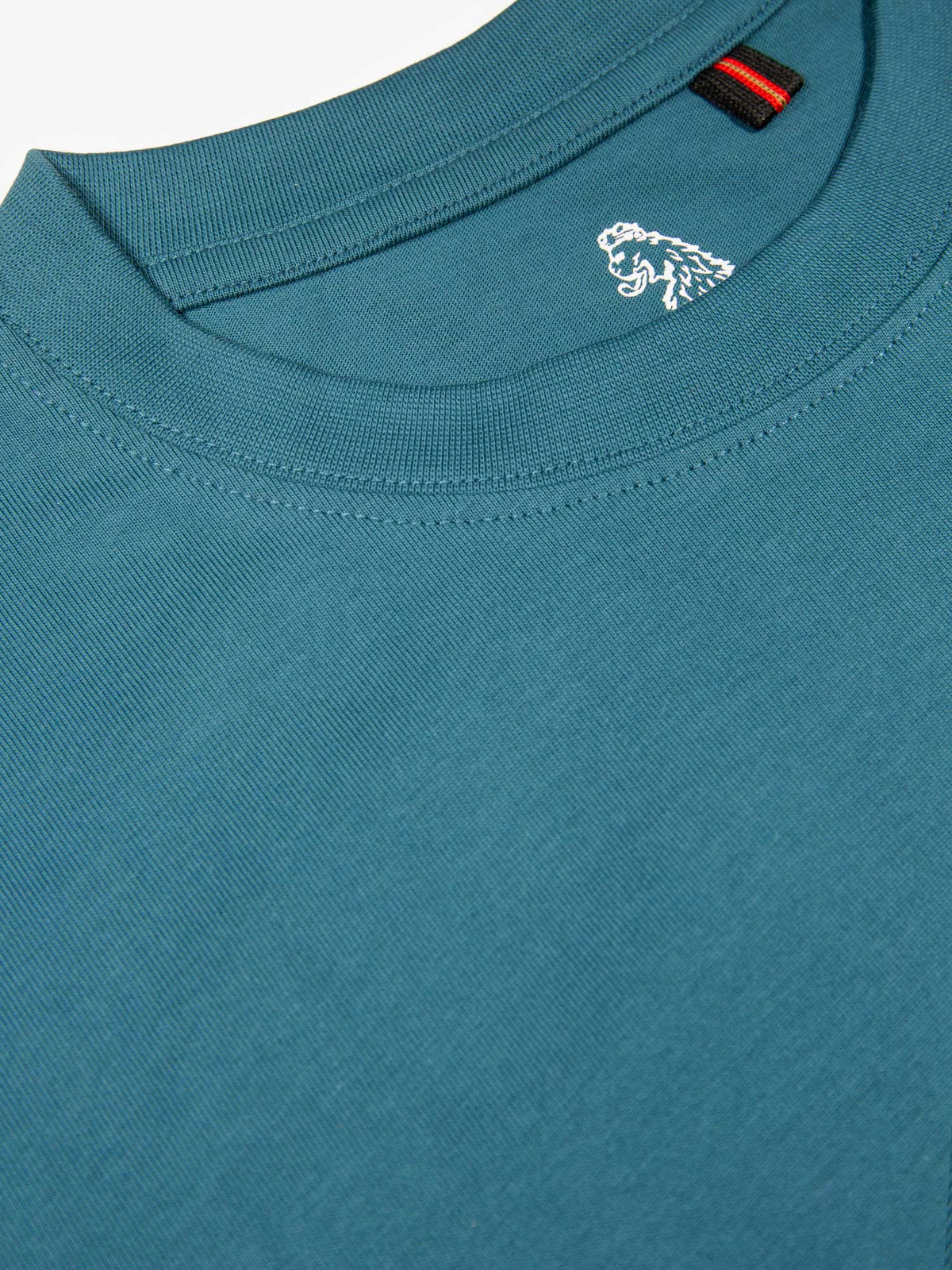 Men's relaxed-fit blue t-shirt with crew neck and short sleeves, detail view 1