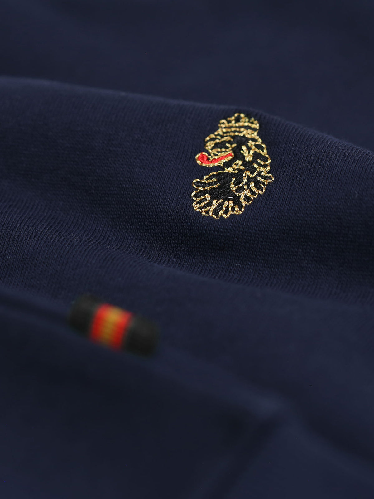 Men's navy sweatshirt.