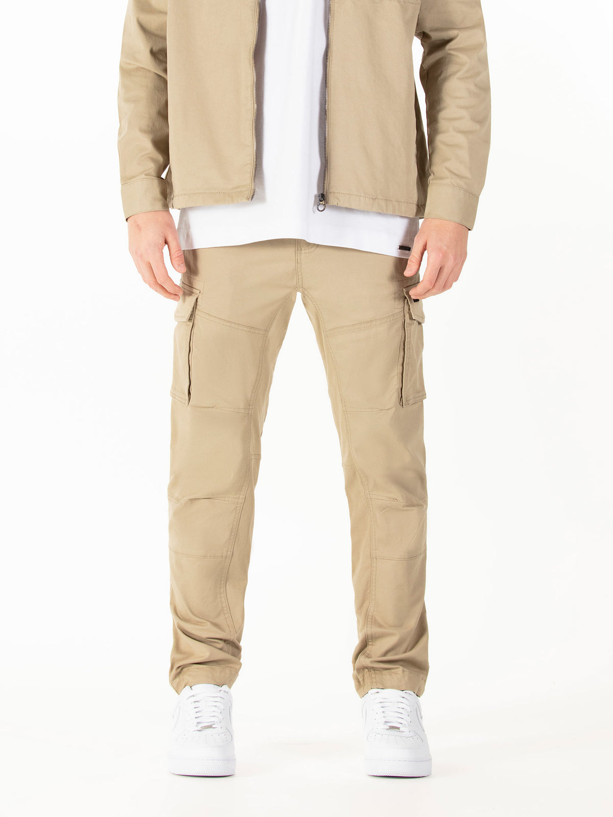 Men's beige cargo trousers with cargo pockets.