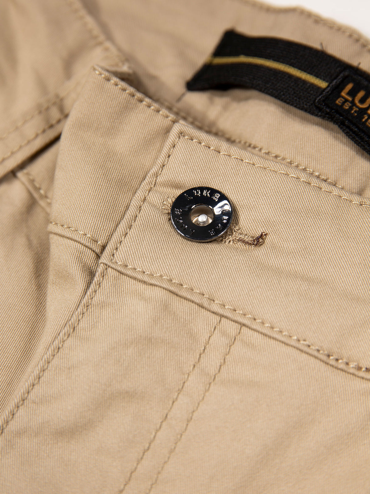 Men's beige cargo trousers with cargo pockets.