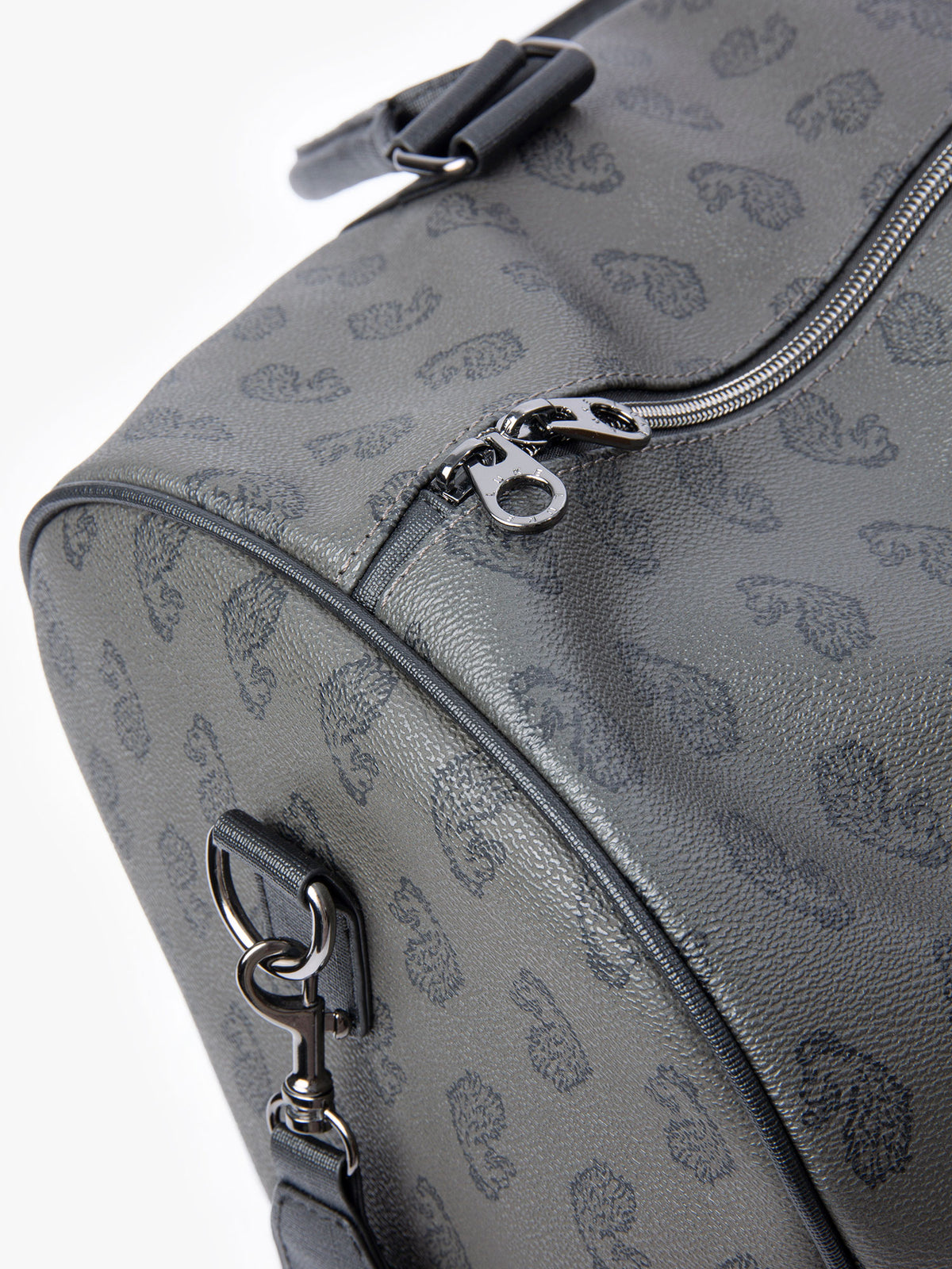 Close-up of zip and strap fitting on LUKE 1977 Walsh overprint holdall bag