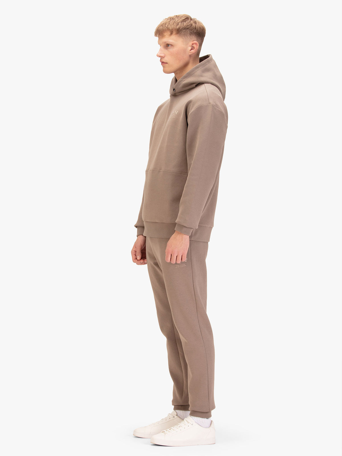 Men's relaxed-fit brown .