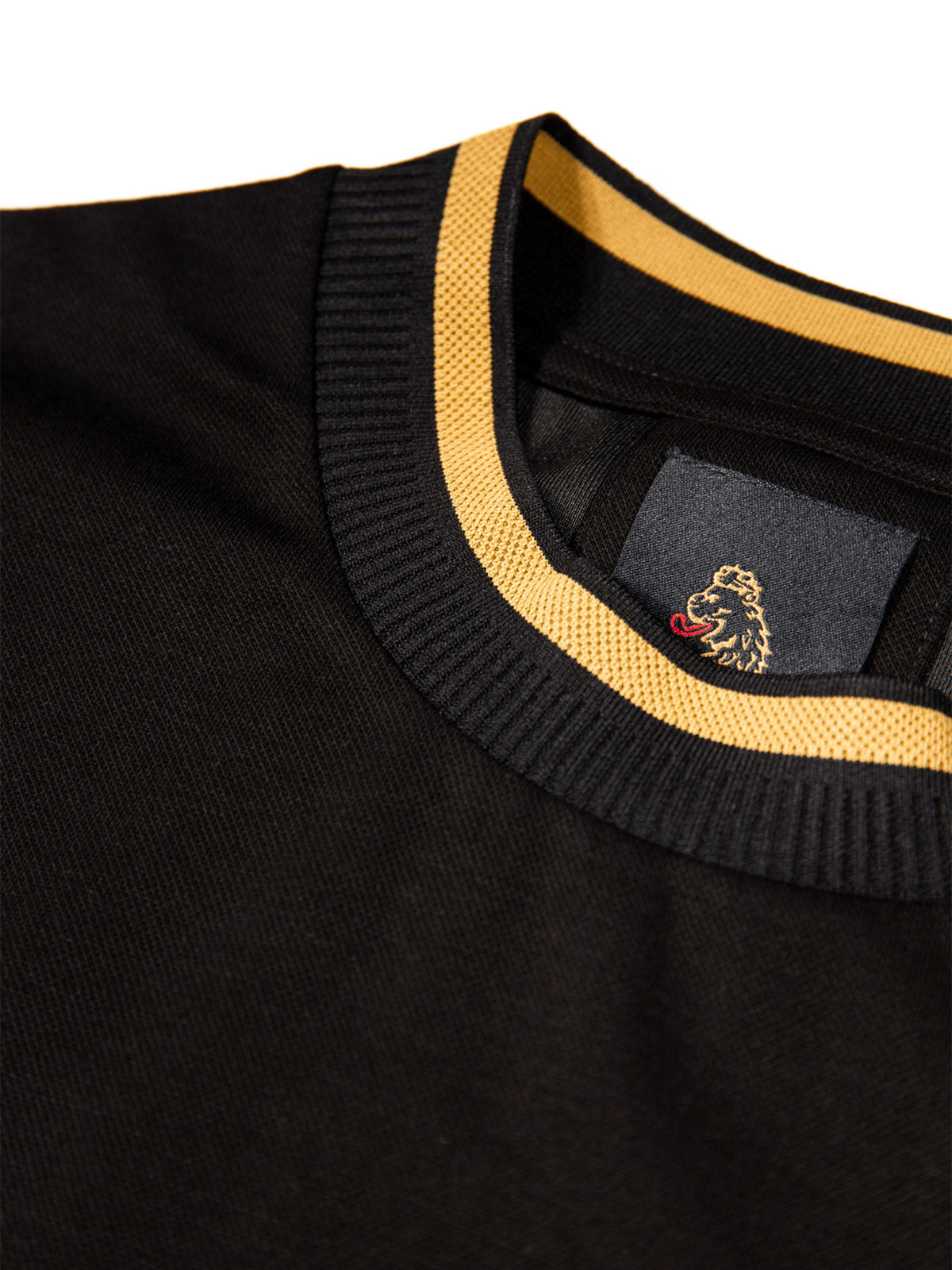 Men's black t-shirt with crew neck and short sleeves, detail view 1