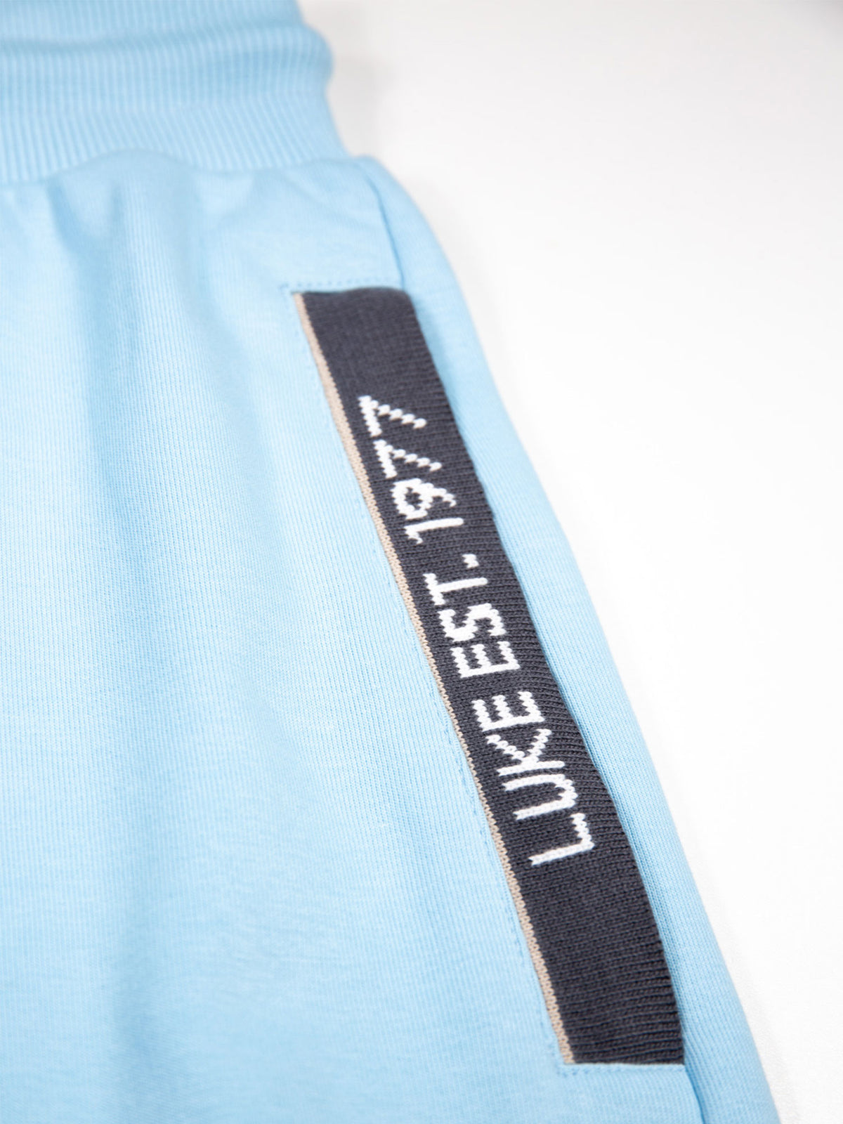 REID TEXT DETAIL SHORTS