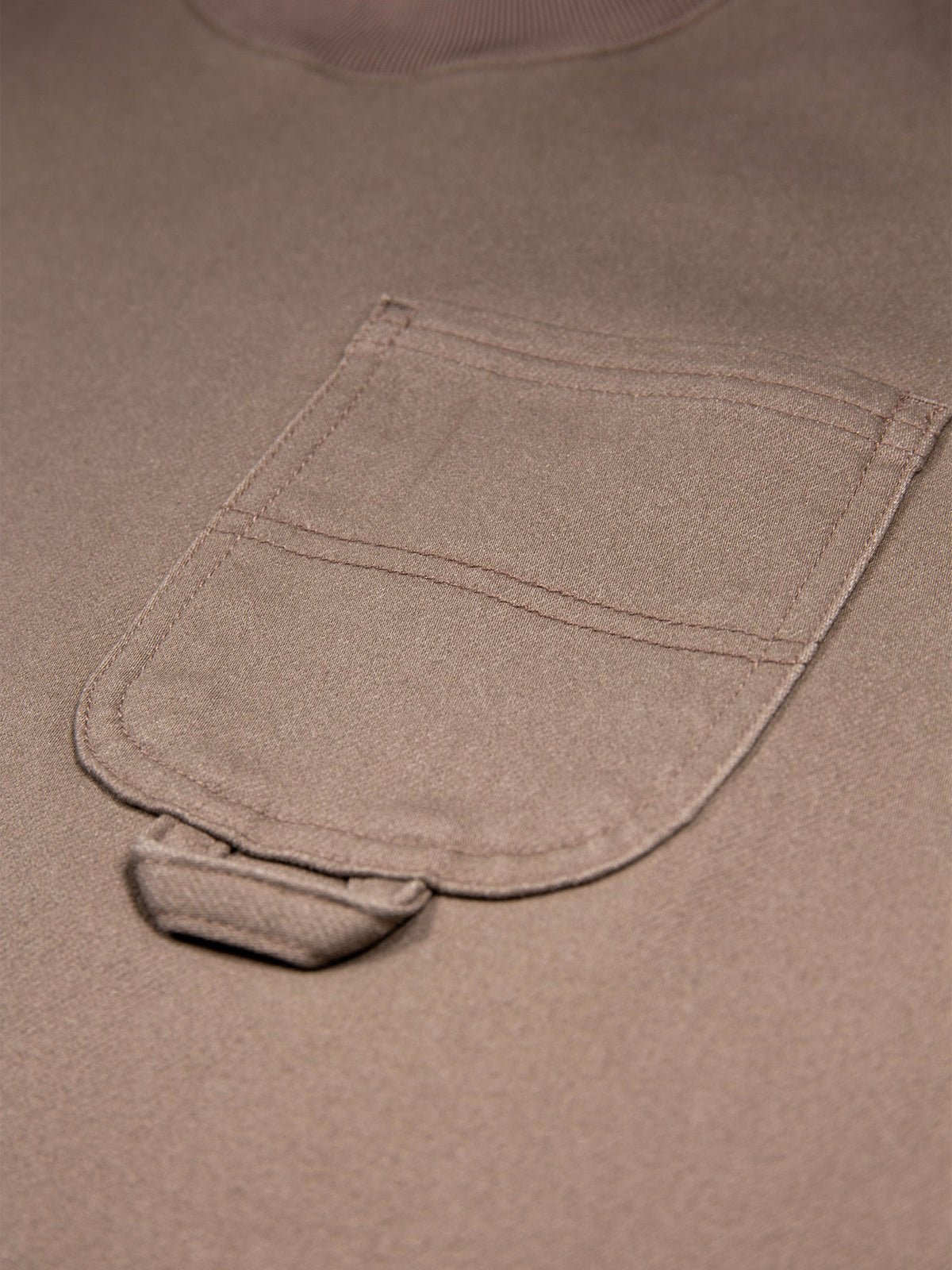 Men's brown t-shirt with crew neck and short sleeves.