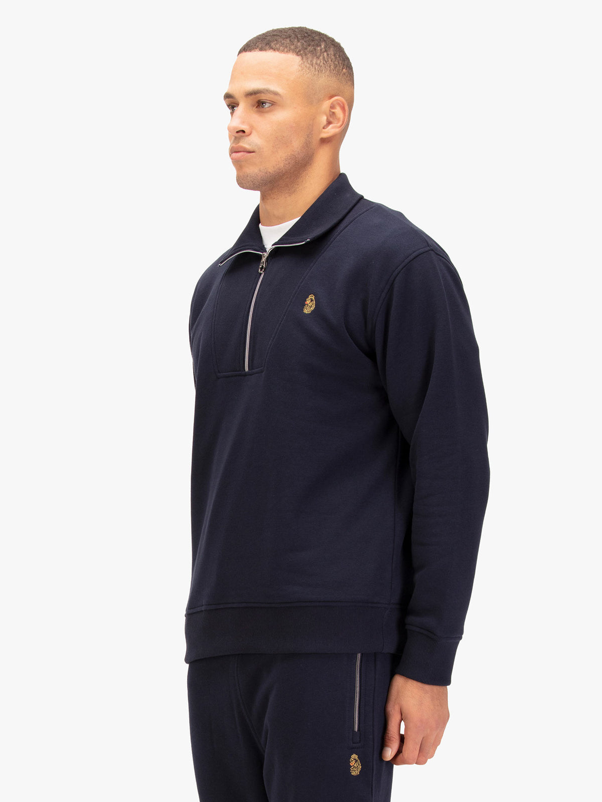 Men's navy sweatshirt.