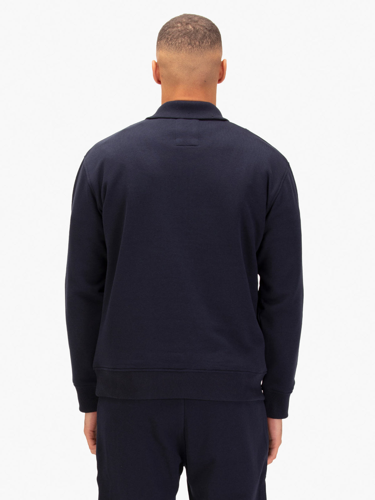Men's navy sweatshirt.