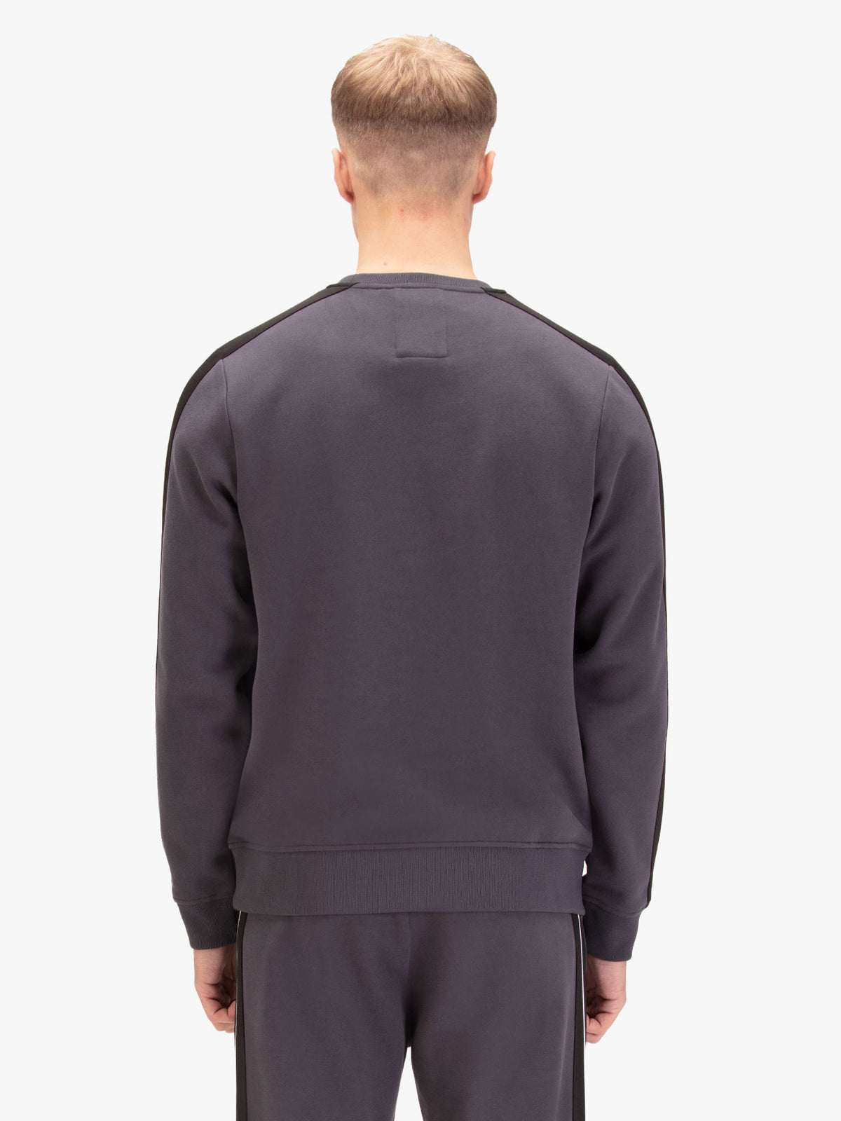 Men's grey sweatshirt with crew neck, detail view 1