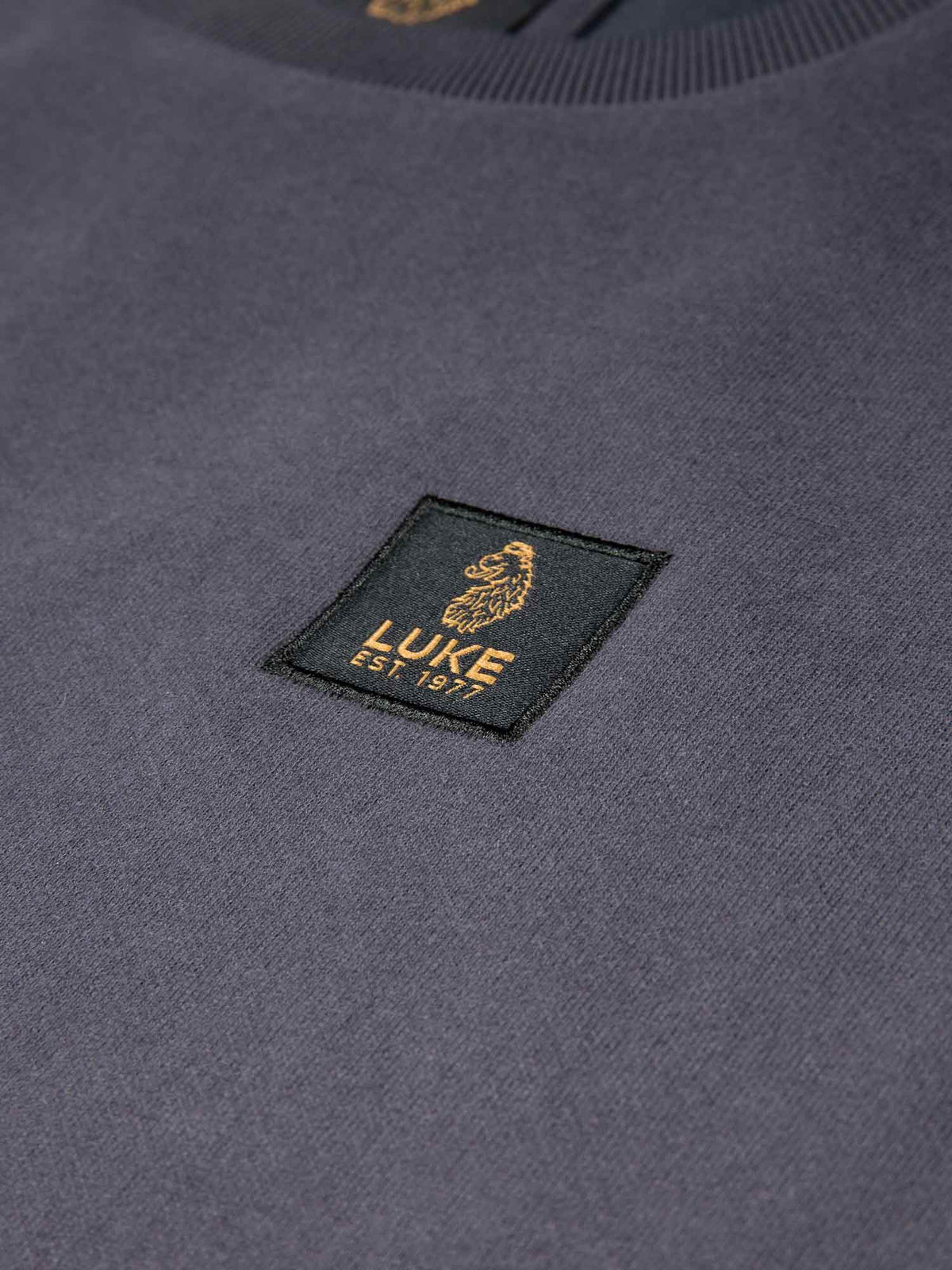 Men's grey sweatshirt with crew neck, detail view 3