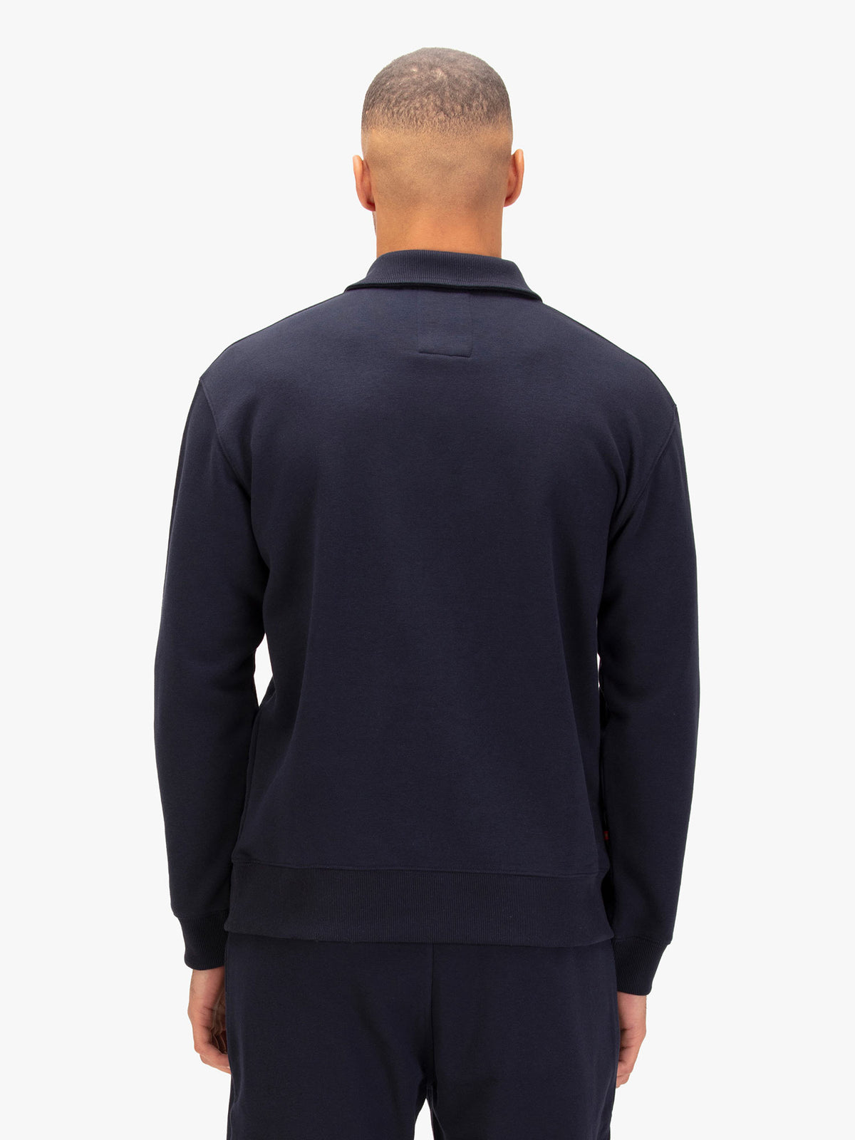 Men's navy sweatshirt.