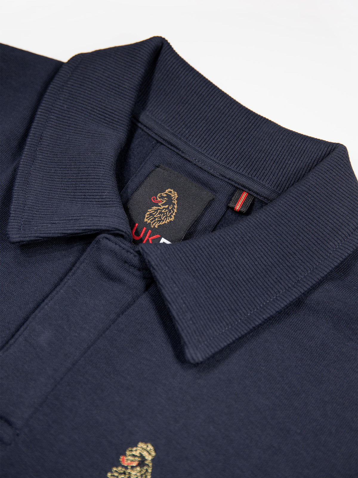 Men's navy sweatshirt.