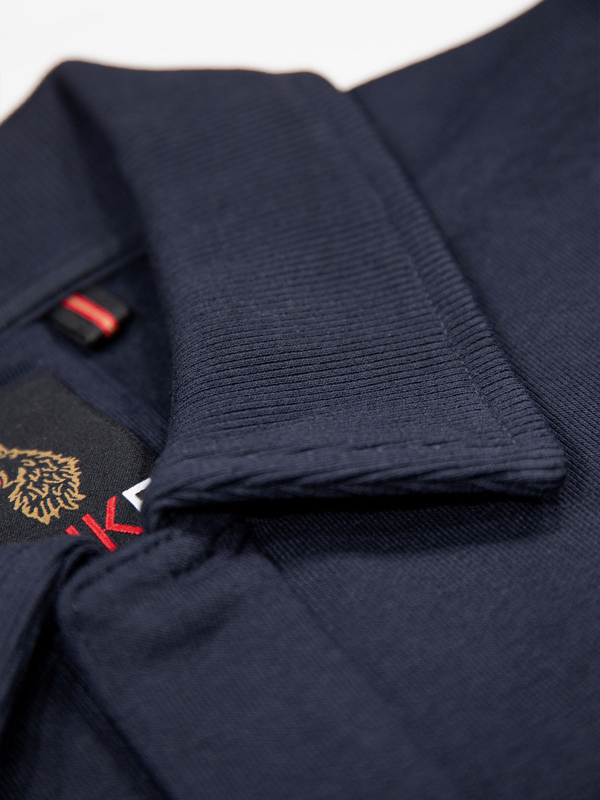 Men's navy sweatshirt.