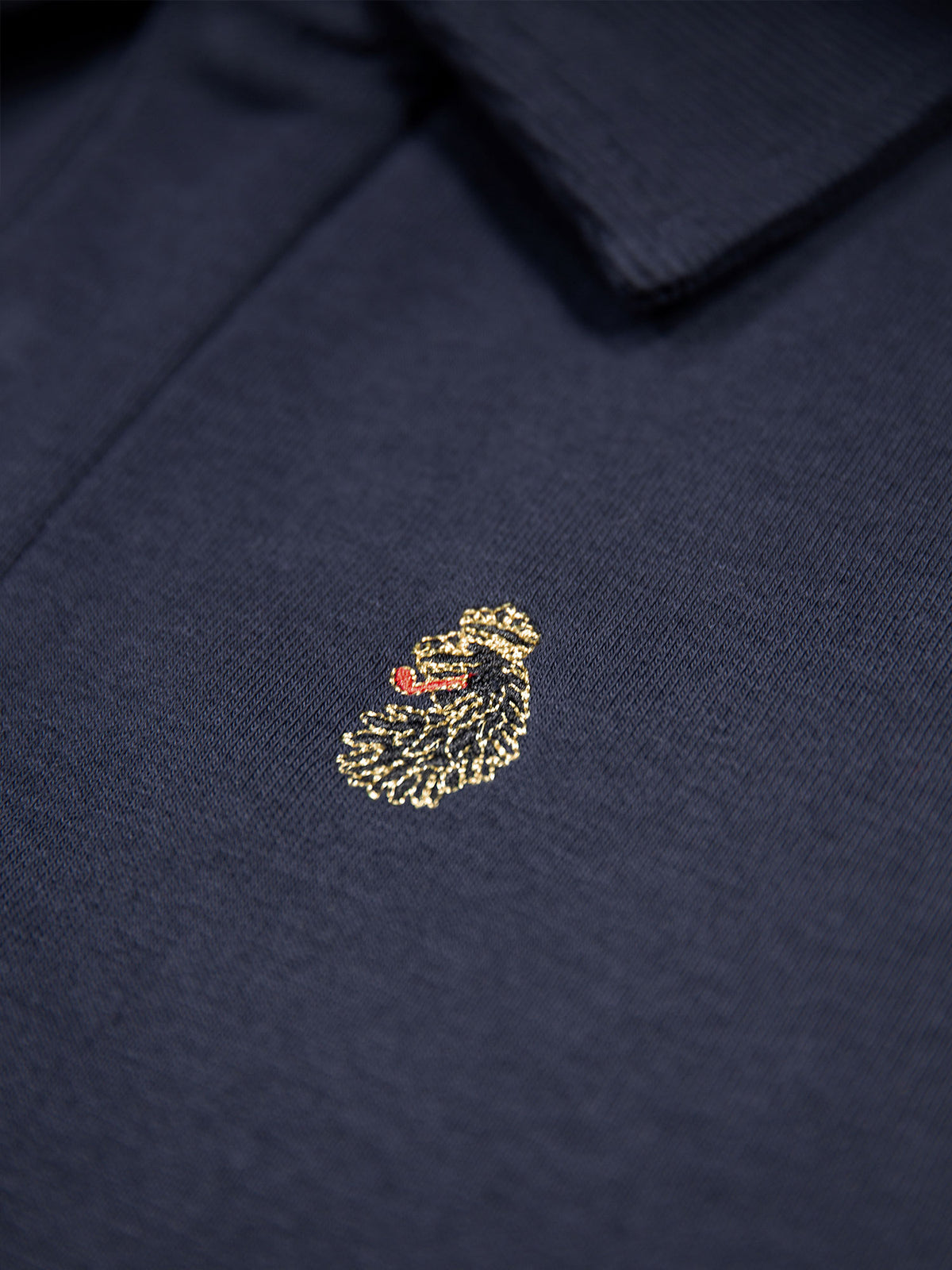 Men's navy sweatshirt.