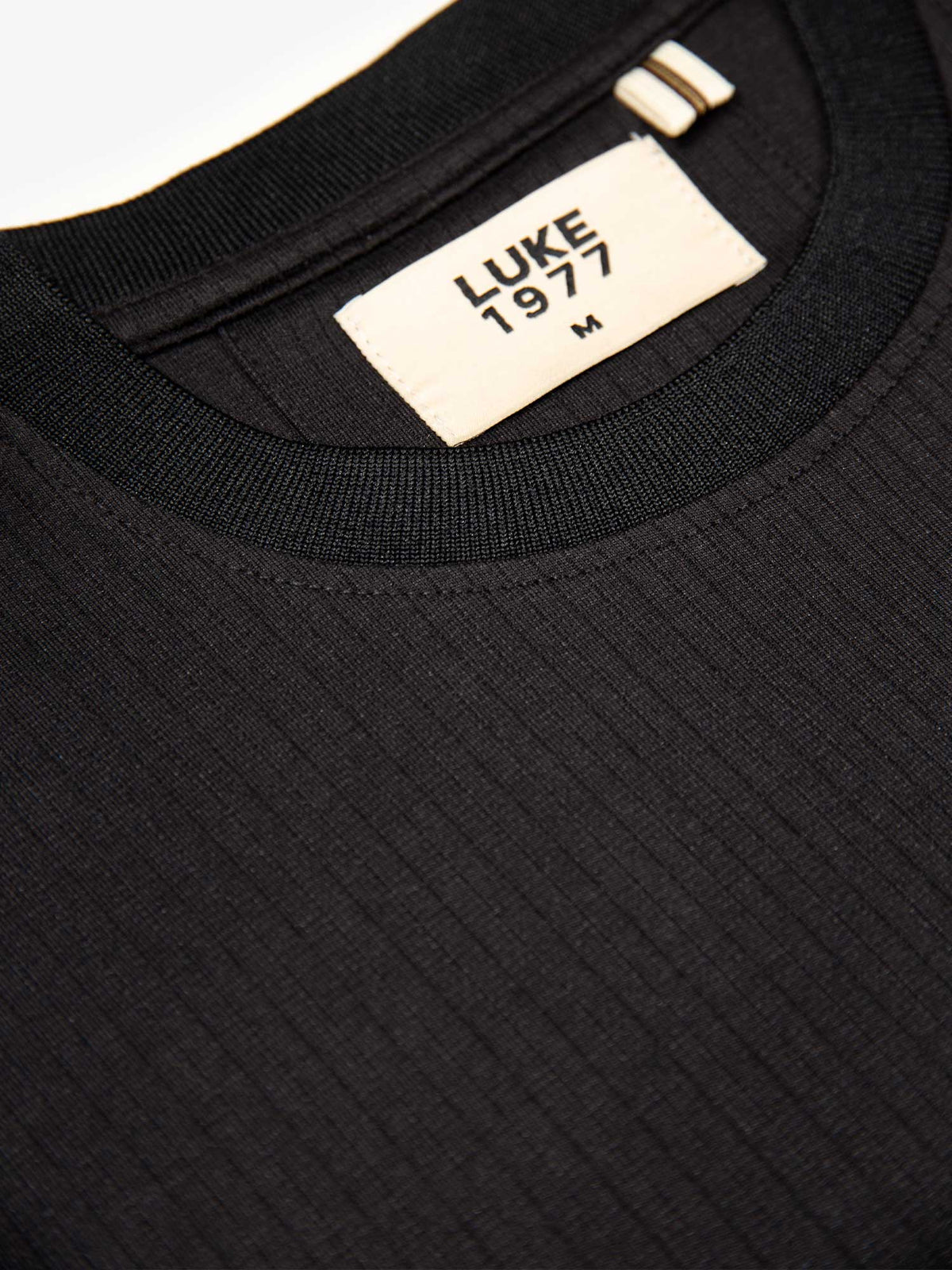 Men's black t-shirt with crew neck and short sleeves, detail view 1