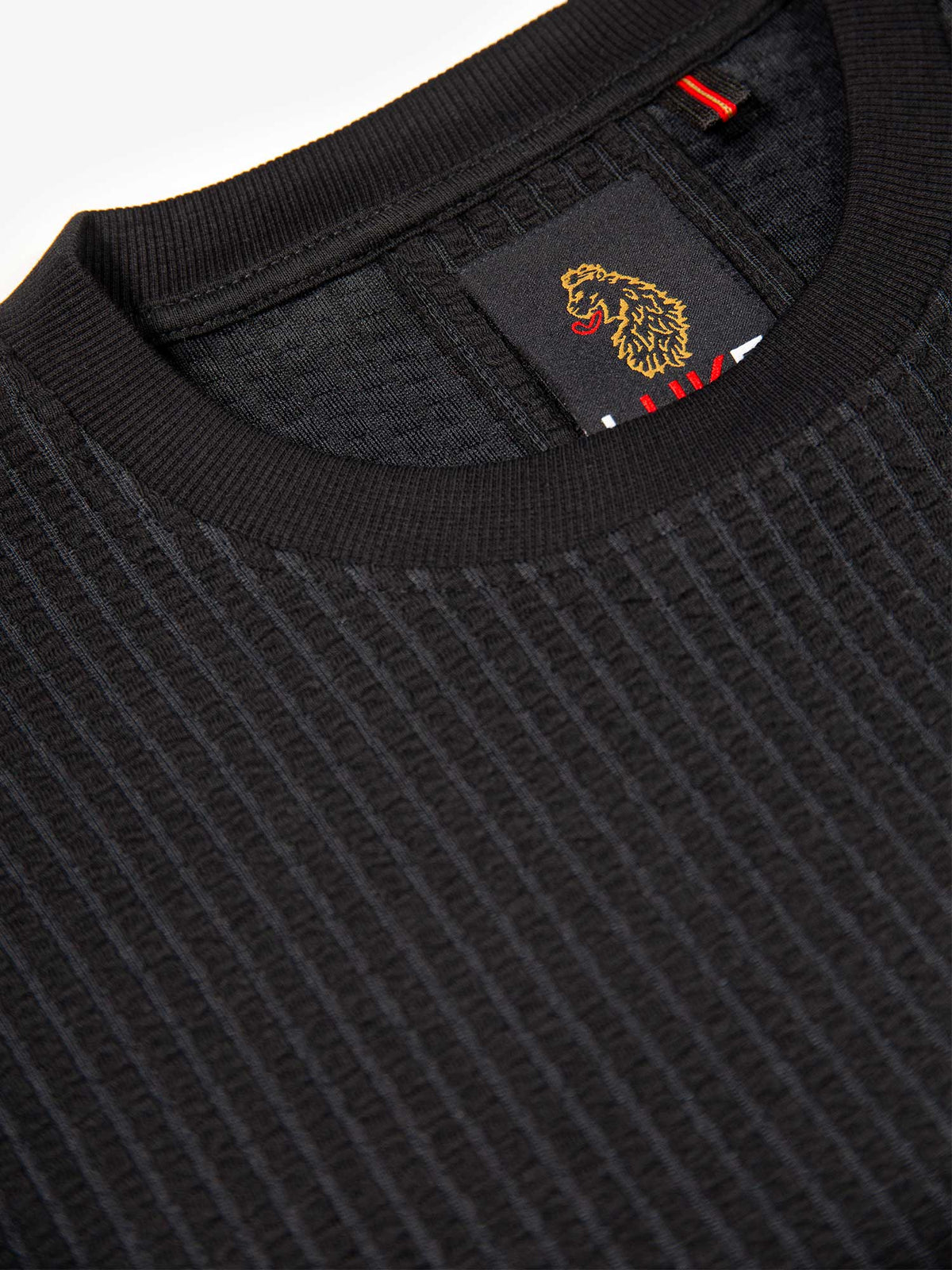 Men's black t-shirt with crew neck and short sleeves, detail view 1