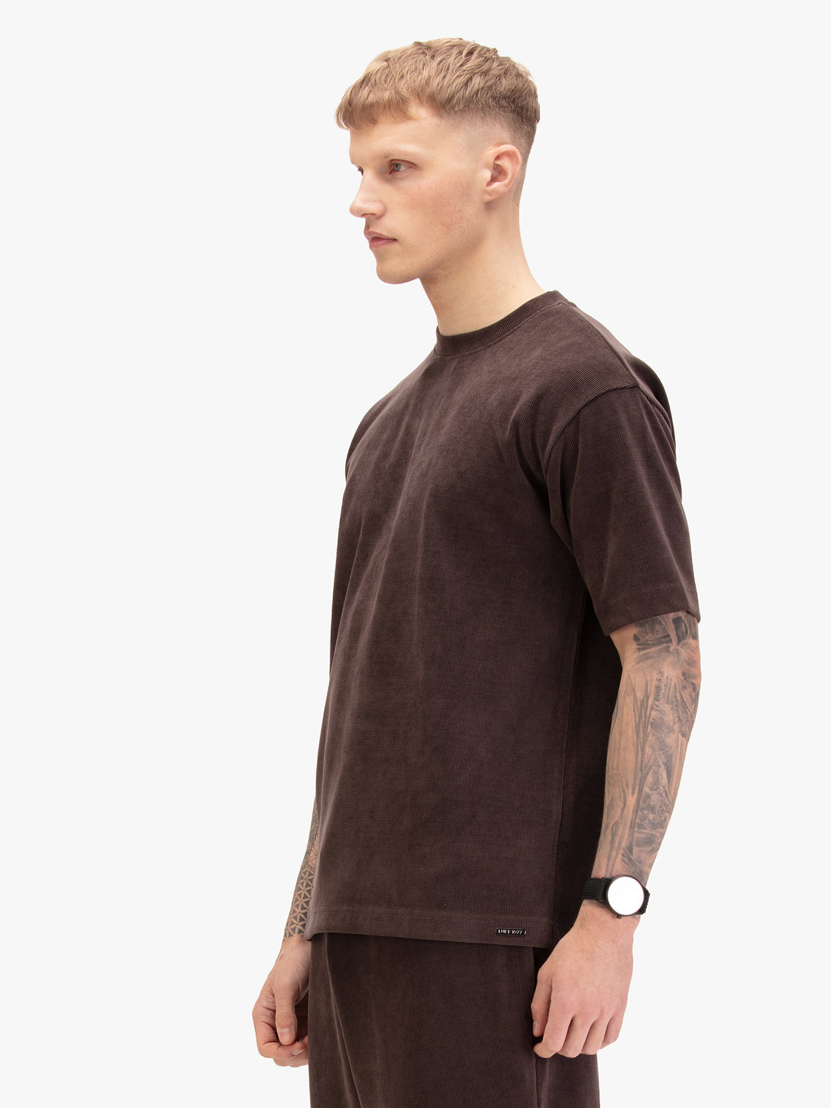 Men's relaxed-fit brown t-shirt with crew neck and short sleeves, worn by a model, front view