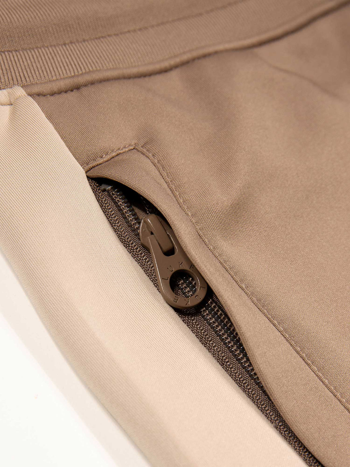Men's brown shorts with drawstring waistband, detail view 1