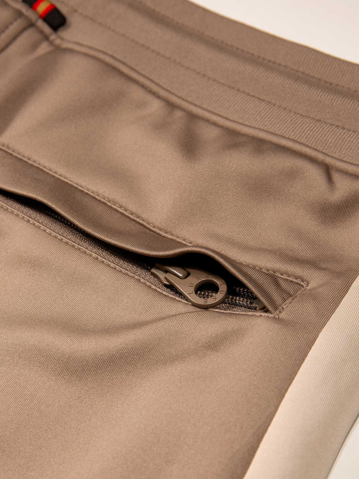 Men's brown shorts with drawstring waistband, detail view 3
