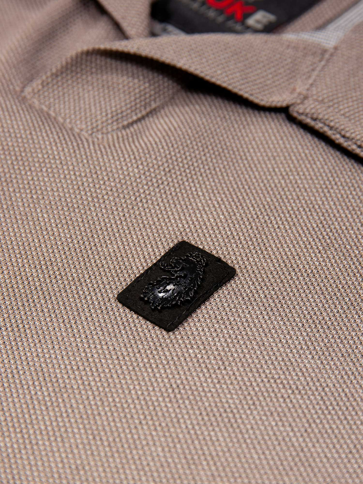 Men's brown polo shirt with polo collar, detail view 1